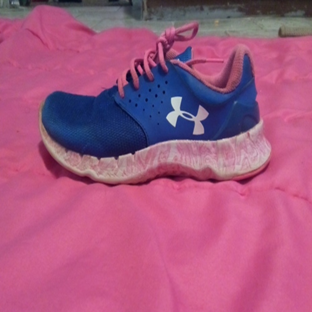 Under Armour Sneakers